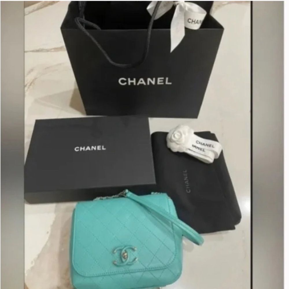 2019 *LIKE NEW* Authentic 🌺CHANEL🌺 CC *TIFFANY-BLUE/GREEN* Quilted Calfskin Mini - Picture 2 of 14